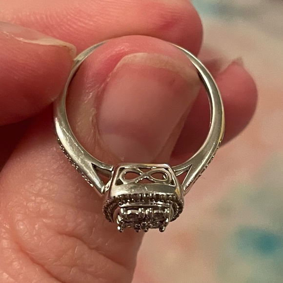 Allure Gems Diamond Cluster Sterling Silver Ring Size 7 - Picture 10 of 13